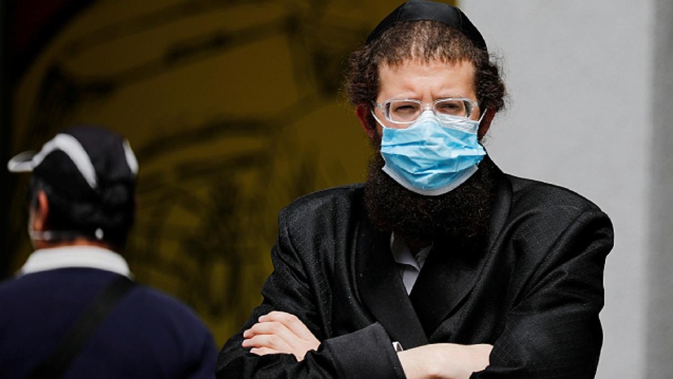 İsrail'de kapalı alanlarda yenden maske takma zorunluluğu getirildi